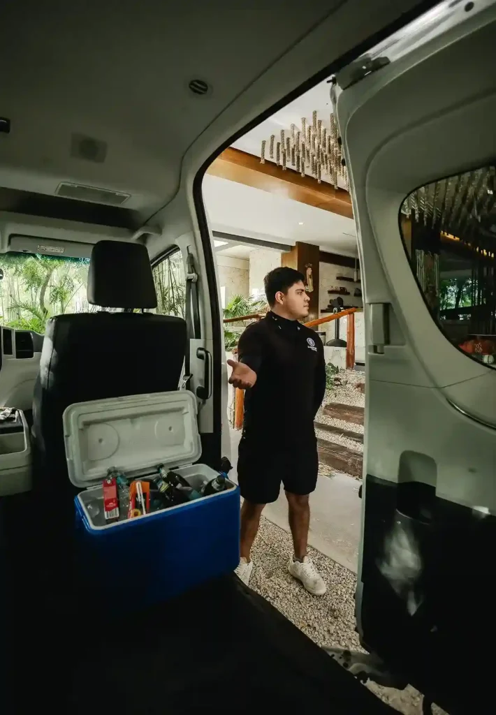 Private driver service for Chichen Itza tour in luxury van
