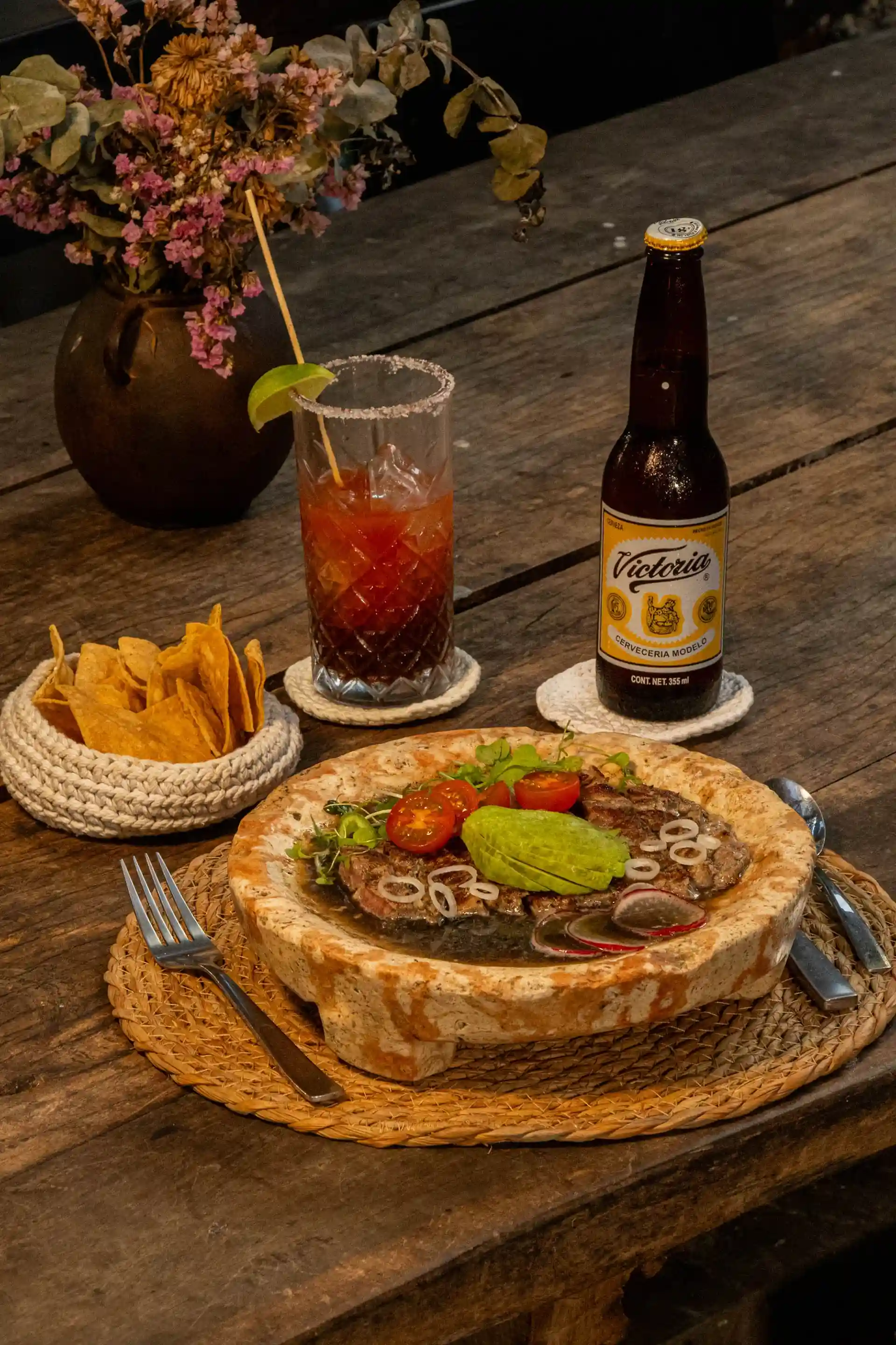 Dish and drinks at Conato restaurant in Valladolid.