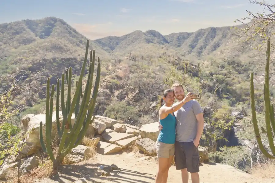 Couple at Sierra de la Laguna viewpoint during hiking tour in Cabo,